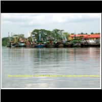 12348 055 Kuting Bootsfahrt auf dem Sarawak River Malaysia 2006 Sarawak.jpg